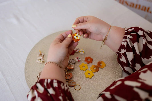 Bienvenue chez Madame Tournesol : l’histoire d’un bijou qui change tout, les créoles interchangeables 🌻